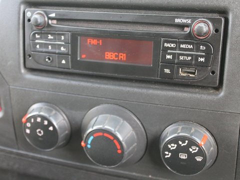 Renault Master 2.3 dCi 35 Business FWD MWB Medium Roof Euro 6 5dr 20