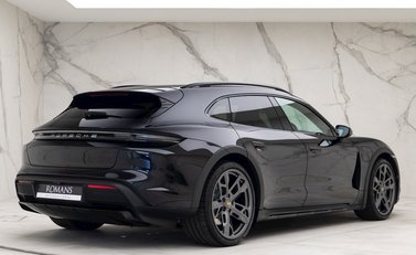Porsche Taycan 4 Cross Turismo 7