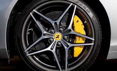 Ferrari California T 12