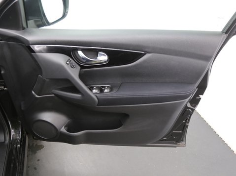 Nissan Qashqai 1.3 DIG-T N-Connecta Euro 6 (s/s) 5dr 20