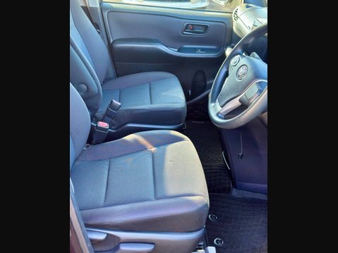 Toyota Noah Hybird 7 Seaters 13