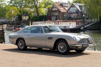 Aston Martin DB6 2