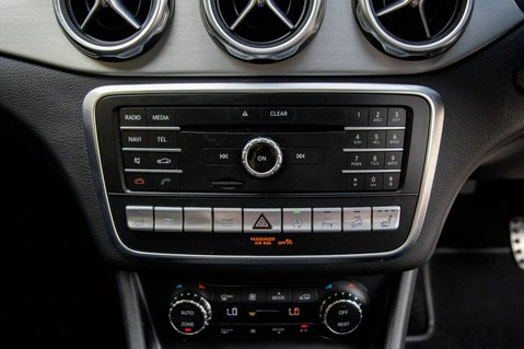 Mercedes-Benz GLA Class GLA 200 D 4MATIC AMG LINE PREMIUM PLUS 40