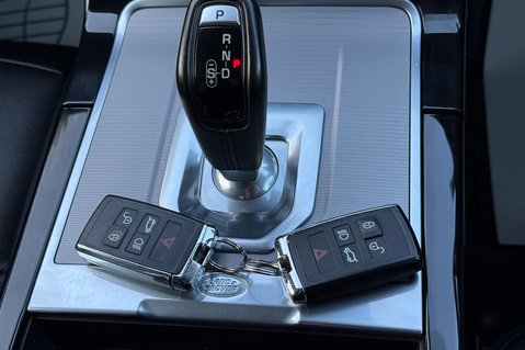 Land Rover Range Rover Evoque S MHEV - MERIDIAN SOUND SYSTEM - CAMERA - APPLE CAR PLAY -FULL HISTORY 49
