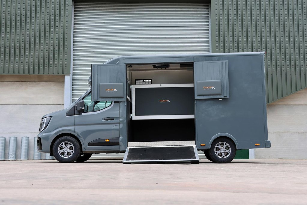 Renault Master 2026 Brand new 3.5 ton  AUTOMATIC Stallion build WITH REAR BED OPTION   8