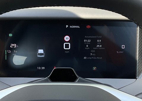 MG MG4 EV 64kWh PREMIUM LONG RANGE 23
