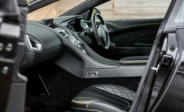 Aston Martin Vanquish S 14
