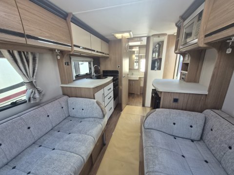Coachman VIP 460  11