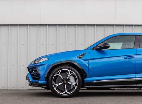 Lamborghini Urus 30