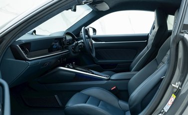 Porsche 911 (992) Carrera S 13