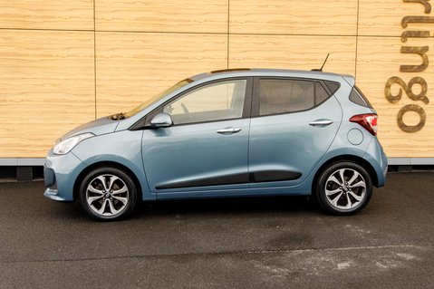 Hyundai i10 PREMIUM SE 9