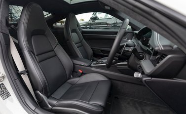 Porsche 911 Carrera S (992) 12