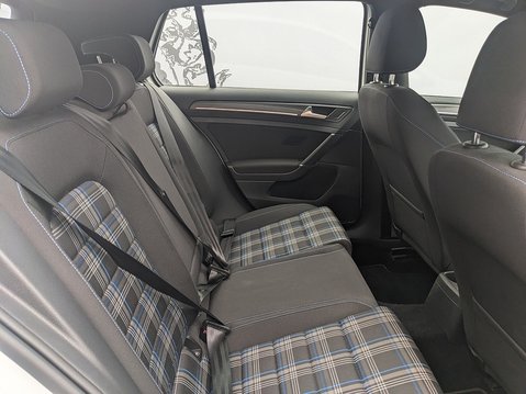 Volkswagen Golf GTE DSG 17