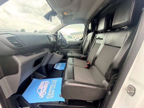 Vauxhall Vivaro 1.5 Vivaro 2900 Sportive S/S 13
