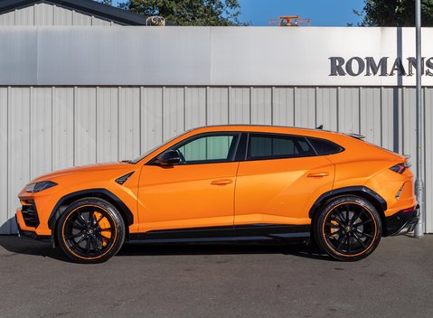 Lamborghini Urus Pearl Capsule 2