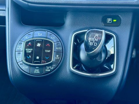 Toyota Noah Hybird 7 Seaters 22