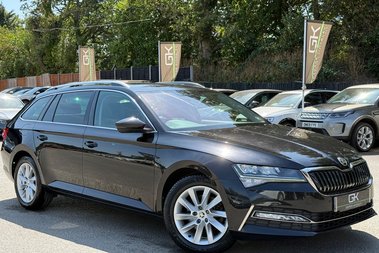 Skoda Superb SE TECHNOLOGY IV DSG - 11 SERVICES AT SKODA -HYBRID AUTOMATIC ESTATE