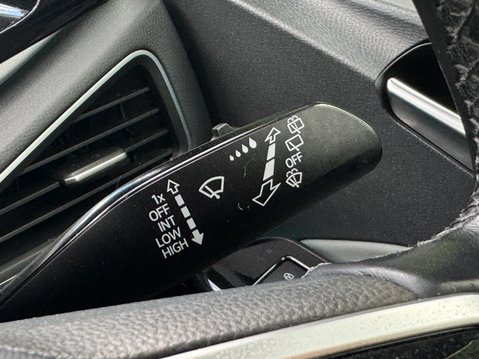 Volkswagen ID.3 Pro Performance 58kWh Style Hatchback 5dr Electric Auto (204 ps) 17
