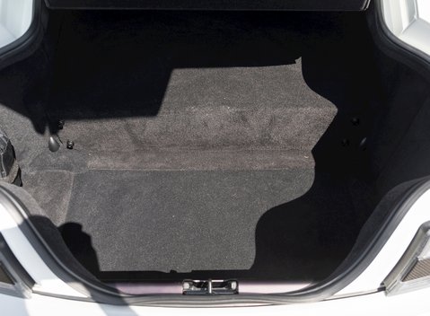 Aston Martin Vantage GT12 38