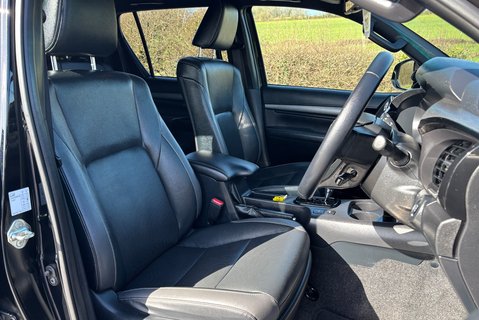 Toyota Hilux Invincible X 4WD 2.8 D-4D Double Cab Pickup - Hardtop Canopy 4