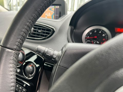 Renault Clio DYNAMIQUE TOMTOM 16V 37