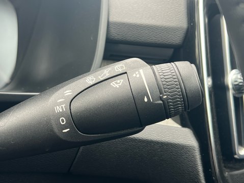 Volvo XC40 B4 INSCRIPTION PRO MHEV 34