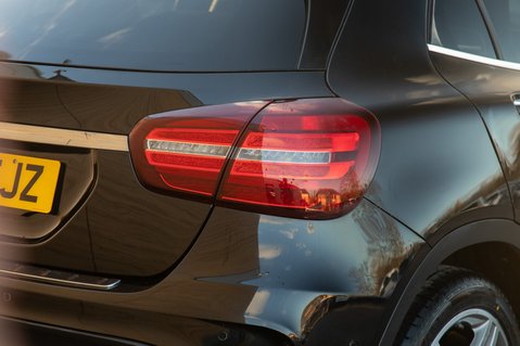 Mercedes-Benz GLA Class GLA 200 AMG LINE EDITION PLUS 9