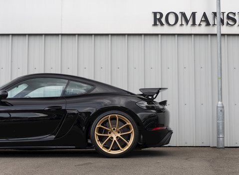 Porsche 718 Cayman GT4 28