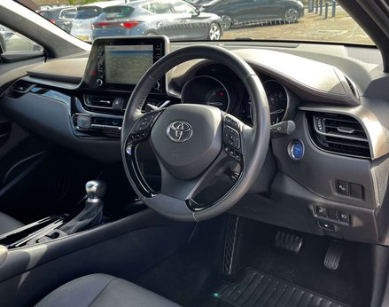 Toyota C-HR 2.0 C-HR Excel HEV CVT 5dr 18