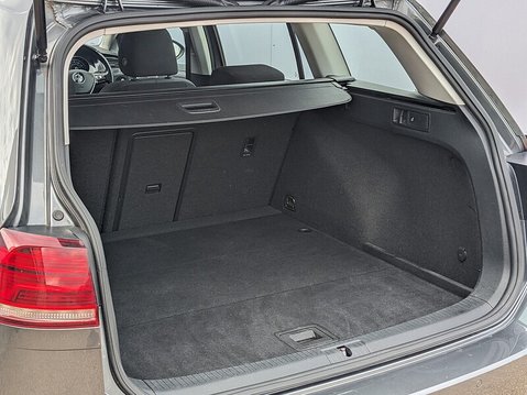 Volkswagen Golf SE NAVIGATION TDI DSG 19