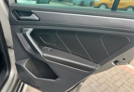 Volkswagen Tiguan R-LINE TECH 2.0 TDI 4MOTION DSG AUTO 25