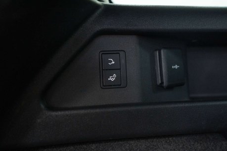 Land Rover Discovery Sport 1.5 Discovery Sport R-Dynamic SE P300e Auto 4WD 5dr 32