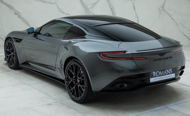 Aston Martin DB12 V8 12