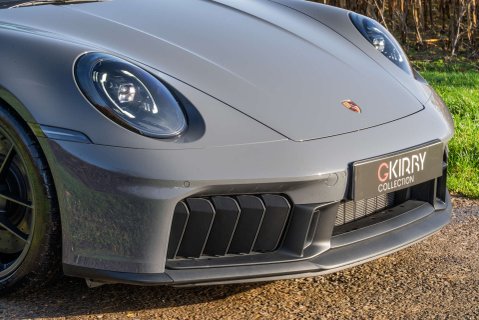 Porsche 911 Carrera 4 GTS HEV 23