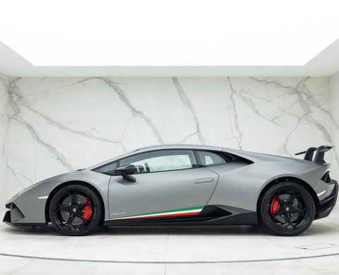 Lamborghini Huracan LP 640-4 PERFORMANTE 