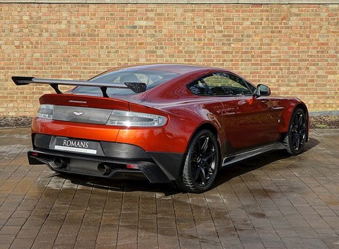 Aston Martin Vantage GT8 3