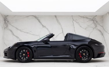 Porsche 911 (992) Targa 4 GTS 2