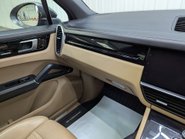Porsche Cayenne 3.0 Cayenne V6 Auto 4WD 5dr 83