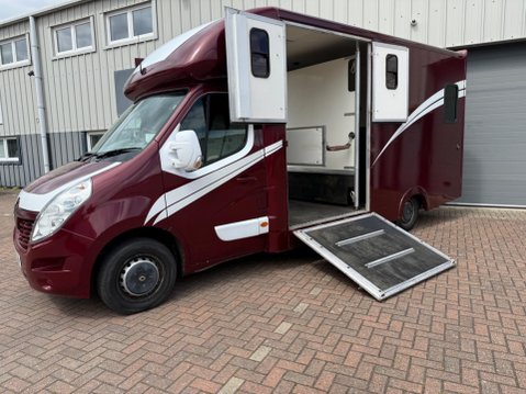 Renault Master 2.3 dCi 35 Business FWD LWB Medium Roof Euro 5 5dr 4