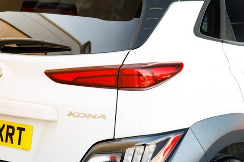 Hyundai KONA T-GDI PREMIUM MHEV 9