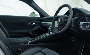 Porsche 911 GT3 (991.2) 13