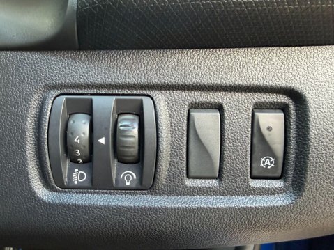 Renault Clio 0.9 TCe Dynamique S Nav Hatchback 5dr Petrol Manual Euro 6 (s/s) (90 ps) 30
