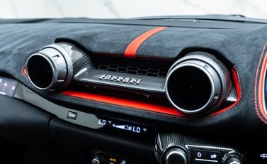 Ferrari 812 Competizione 19