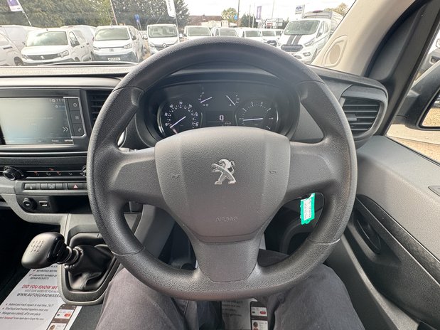 Peugeot Expert XLWB L3H1 Low Roof Professional 2900 Air Con EURO 6 16