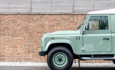 Land Rover Defender 90 Heritage Hard Top 23