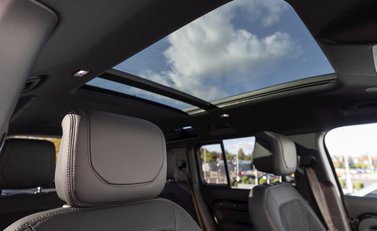 Land Rover Defender 110 V8 13