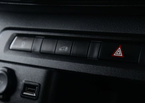Vauxhall Vivaro 3100 75kWh Dynamic Panel Van 5dr Electric Auto L2 H1 (136 ps) 25