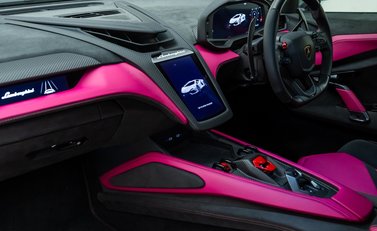 Lamborghini Revuelto 18