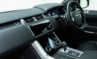 Land Rover Range Rover Sport 5.0 SVR Carbon Edition 12