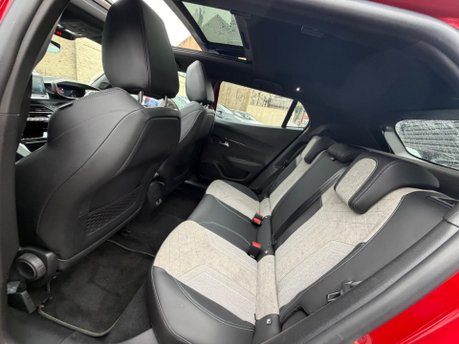 Peugeot e-2008 GT PREMIUM 11